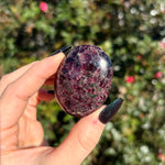 Gemmy Garnet Palm Stone F